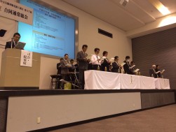 有田指導環境委員長の掛け声で販売憲章を全員で唱和
