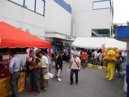 ＡＡ会場前広場は移動釣堀、ミスタードーナツ試食会で賑わいを見せた