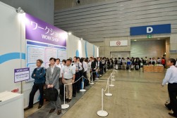 例年、ワークショップは長蛇の列ができる（前回の横浜開催のイベント風景）