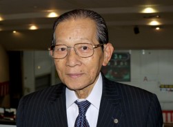 近藤康平氏