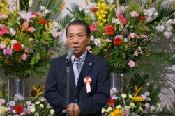 挨拶に立つJU茨城磯﨑孝理事長