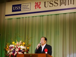 来賓代表として祝辞を述べる片山虎之助参議院議員