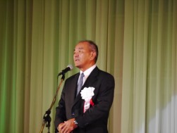 金田晴一執行役員岡山・四国会場長が祝賀会の中締めの挨拶を行った