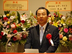 祝辞を述べる赤磐市の友實武則市長はUSS岡山への期待感を話した