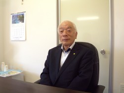 抱負を語る元坂明理事長