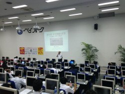 講習会の冒頭、佐藤理事長が挨拶に立った