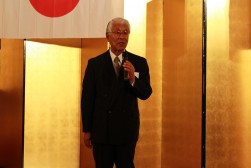 中締めで挨拶するヒノヤ商事の大野社長
