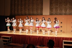 会場を盛り上げる北海道アイドルのフルーティー