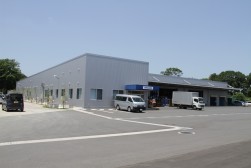 彌榮精機新本社の敷地内に併設されているイヤサカ商品センター