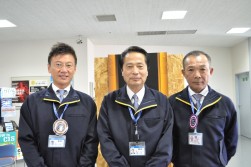 安藤之弘社長（写真中央）　井之上浩昭会場長（写真右）　萩田匡利次長（写真左）
