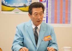 記者会見で、海津博理事長