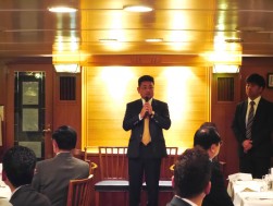 米倉社長は謝恩イベントに集まった会員に謝辞を述べた