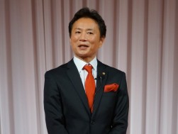 開会挨拶に立つ長谷川浩嗣社長