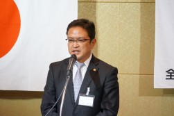 挨拶に立つＡＪ大村直幸副会長