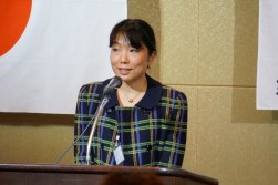 祝辞を述べる警察庁生活安全局生活安全企画課犯罪抑止対策室青山彩子室長