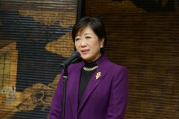 祝辞を述べる小池百合子先生