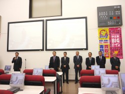 多数の来賓を招いたセレモニーで小林理事長が挨拶した