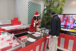 抽選会では１等にダイソンファンヒーター、２等パナソニック空気清浄機等が用意された