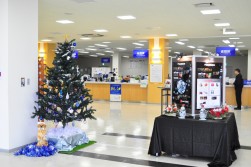 イベント用に飾られたエントランス