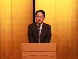 来賓を代表し挨拶を述べる荒井会長