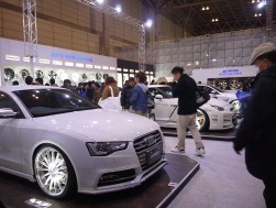 東京オートサロン２０１５のWORKブースは一際来場者を引きつけた