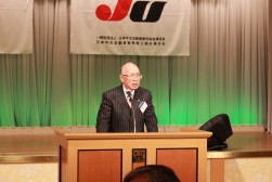 祝辞を述べる澤田稔会長