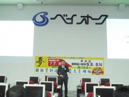 プロトコーポレーション・Goo関西版の岡崎俊元編集長も挨拶に立ち、講師を紹介した