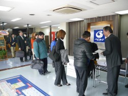 セミナー開始前の受付には長い行列が出来た