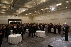 祝賀会が盛大に開催され懇親および情報交換がなされた