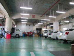 整理整頓を心がけ、綺麗なピットで丁寧な整備を行う