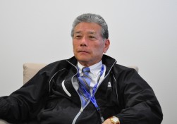 抱負を語る女川博孝会場長