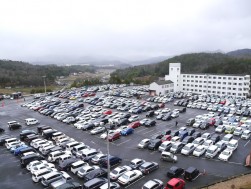 学校跡の恵まれた敷地を生かした現会場