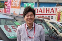 率先垂範でスタッフをリードする山田慎一郎主任