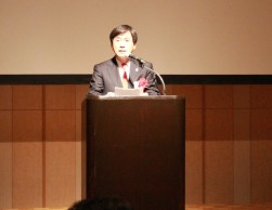 祝辞を述べる東京トヨペット・古谷俊男社長