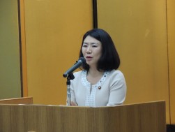 祝辞を述べる牧島かれん議員