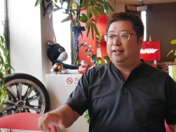 軽キャンピングカーの新たな可能性を語る藤原社長