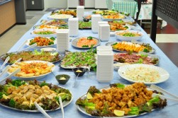 ランチには特別メニューが用意された
