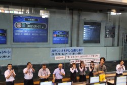 事務局厳選の賞品に盛り上がる抽選会