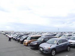 出品ヤードには三菱販社出品の良質車が多数並んだ