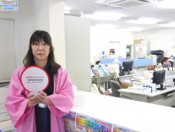 来場会員にはコンパクトに収納できる「うちわ」をプレゼント