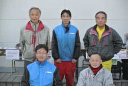 「Ｕ‐ＣＡＲ業販高島平」メンバー（前列左が長濱グループリーダー）