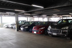 「輸入車コーナー」に並ぶ良質車