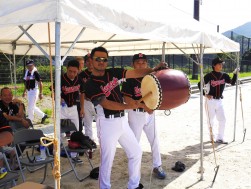 各チームによる思い思いの応援も大会の醍醐味（写真はＪＵ長崎チーム）