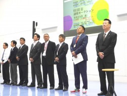 ＡＡ開催前には三役が全員揃って会員・組合員に挨拶。