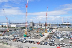 立体ストックハウスを建設中の西ヤード