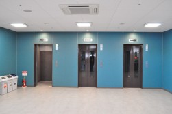 １階エレベーターホール
