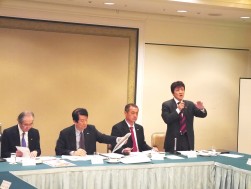 岡小売振興委員長はテントリの重要性を述べた