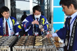 青年部会員による、たい焼き販売を実施。売上金は交通遺児ちチャリティに全額寄付された