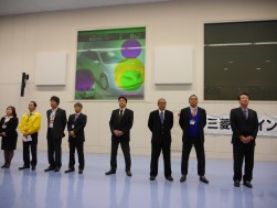 セレモニーには執行部が揃って出席し来場会員への謝意を表した