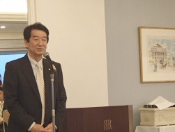 懇親会の冒頭、安部会長が挨拶